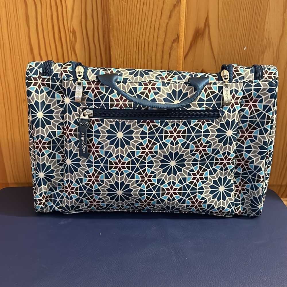 Baggallini Toiletry Kit - Picture 3 of 5